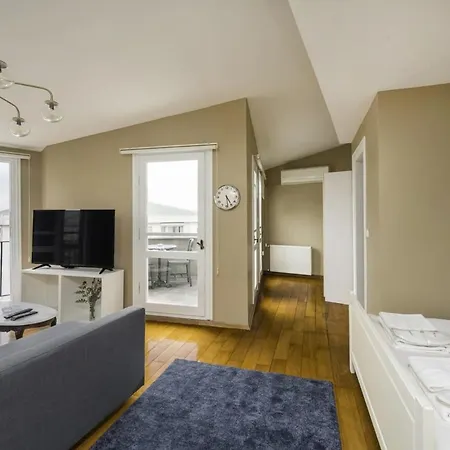 Appartement Cool Bright Studio W Terrace & Sea Views! #125 Istanboel