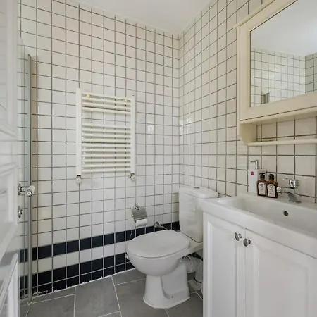 Cool Bright Studio W Terrace & Sea Views! #125 *